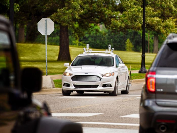 AUTONOMOUS VEHICLES: THREAT OR OPPORTUNITY FOR URBAN MOBILITY? 