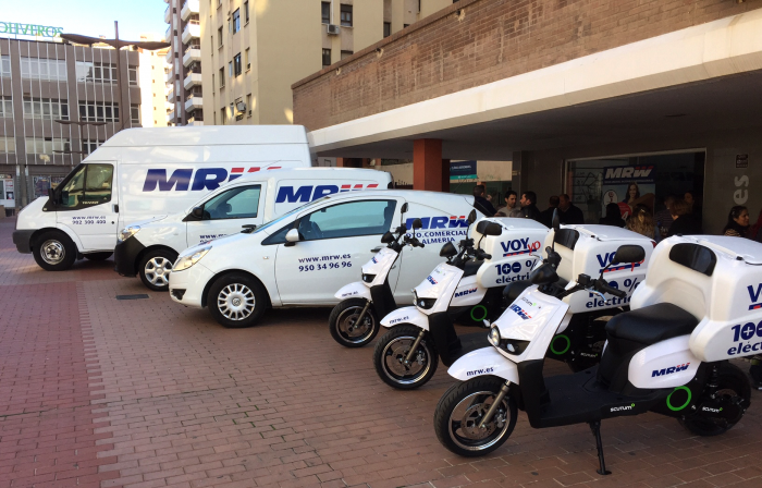 MRW Almería incorpora 3 scooters eléctricos Scutum para su servicio urgente