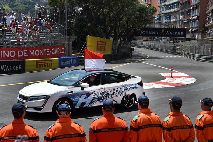 Principe Albert de Mónaco circula en Honda Clarity de Hidrógeno