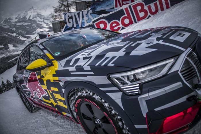 Audi e-Tron conquista pista de esquí