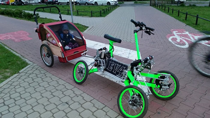 EV4 ebike with four wheels