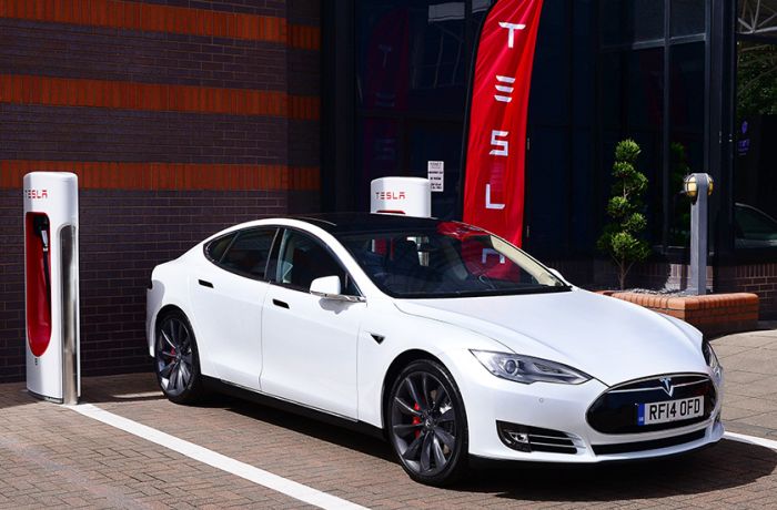 ¡¡¡Tesla hackeado!!!