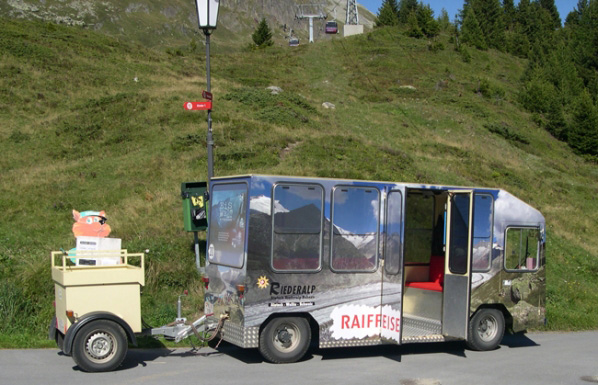 Cientos de coches eléctricos en Zermatt - Suiza