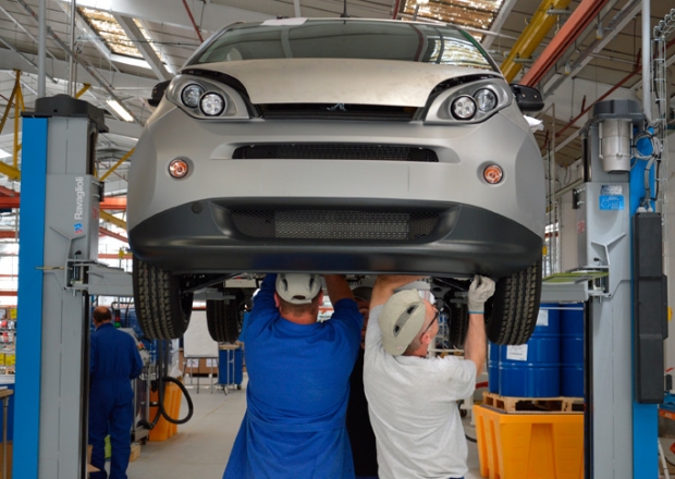 Renault starts assembling Bollore Bluecar