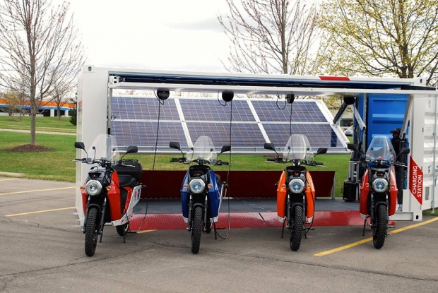 Current Motor, estación de carga solar móvil