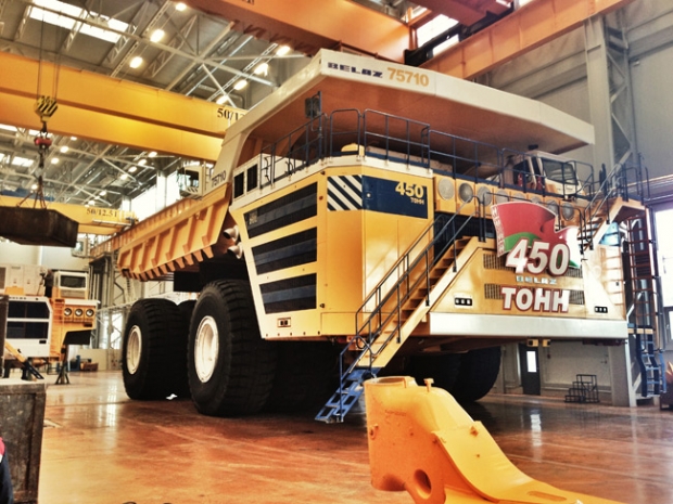 BelAZ 75710 world´s largest electric dumper truck