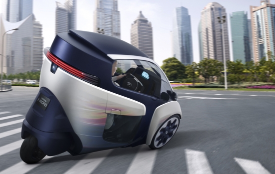 El Toyota i-Road se inclina